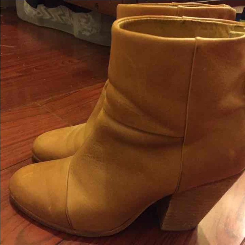 Newbury Tan booties